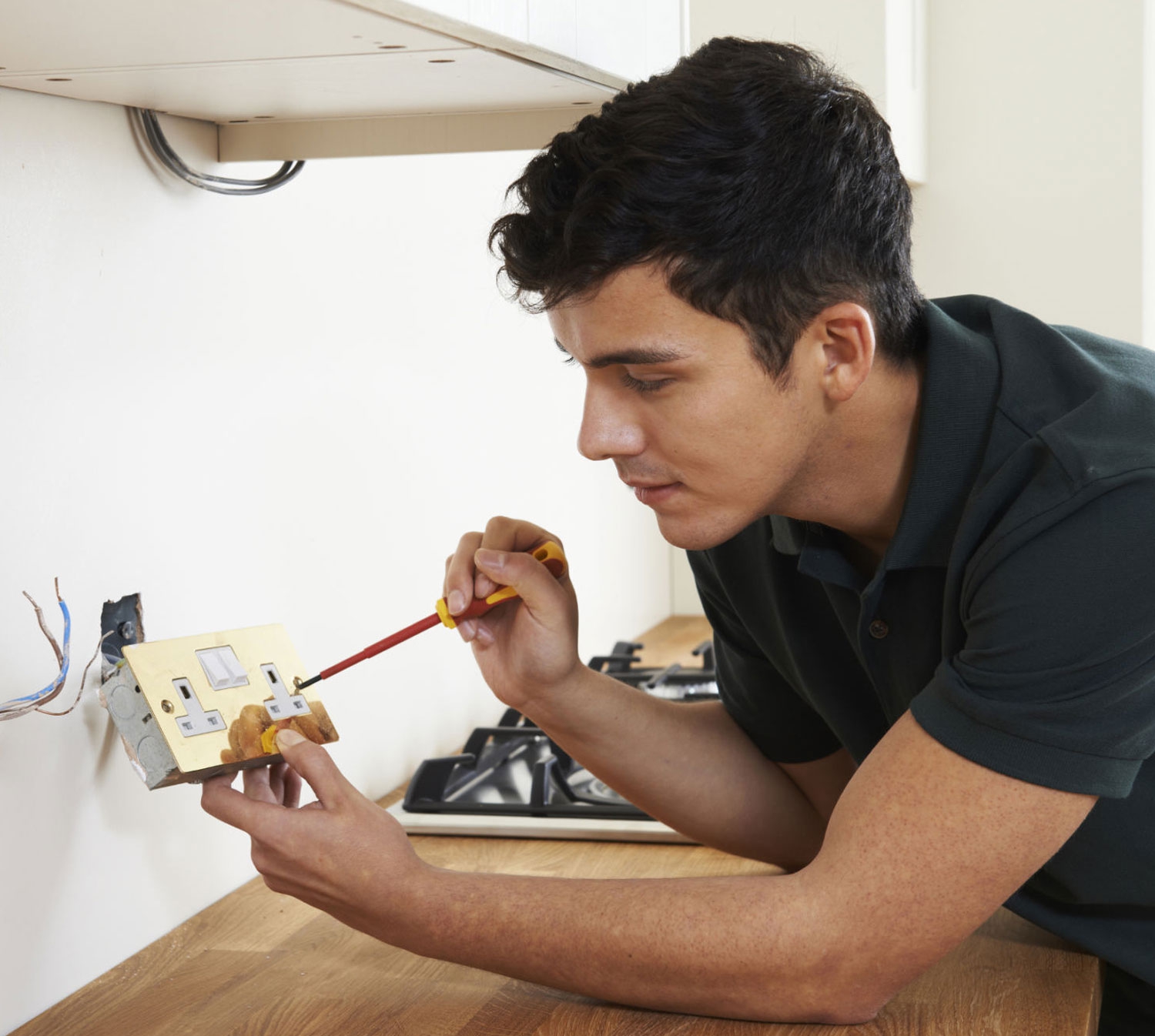 3 Signs It&rsquo;s Time to Replace a Light Switch